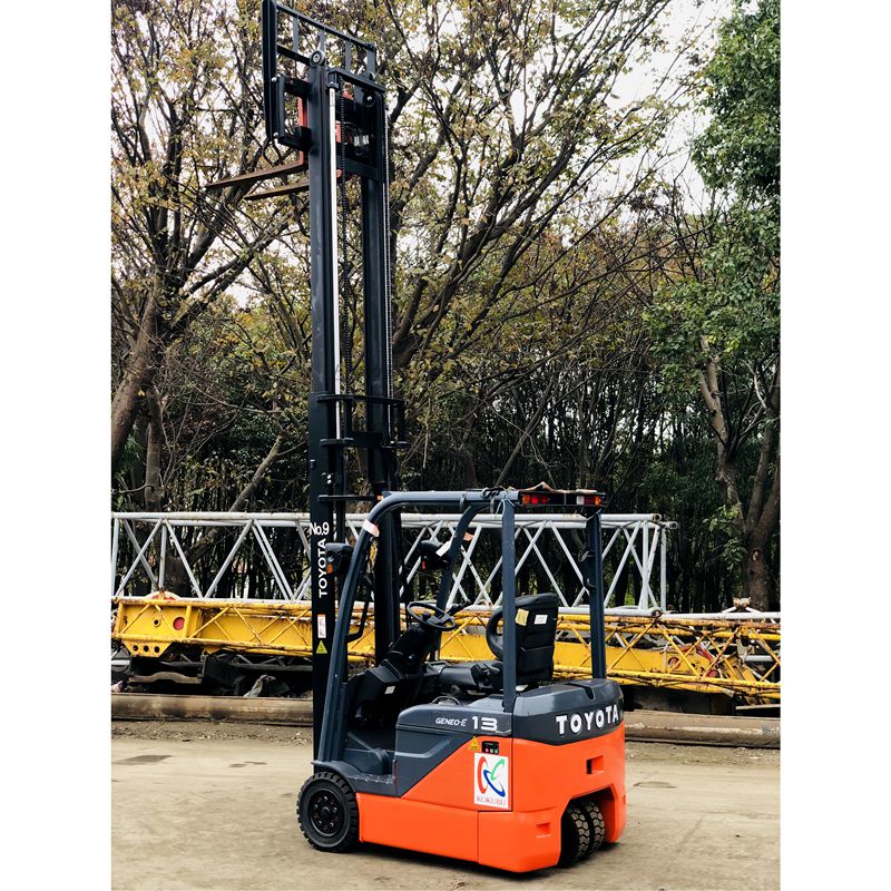 日本原裝進(jìn)口豐田二手電動叉車 綠色1.3噸三支點(diǎn)式 4米門架帶側(cè)移