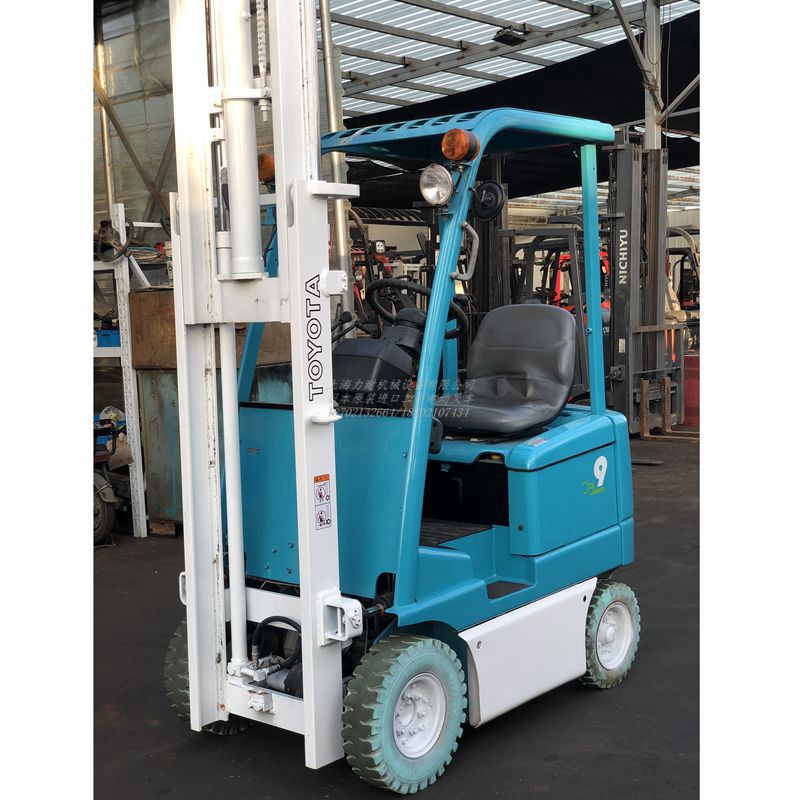 二手豐田0.9噸藍(lán)色款電動(dòng)叉車自由門架
